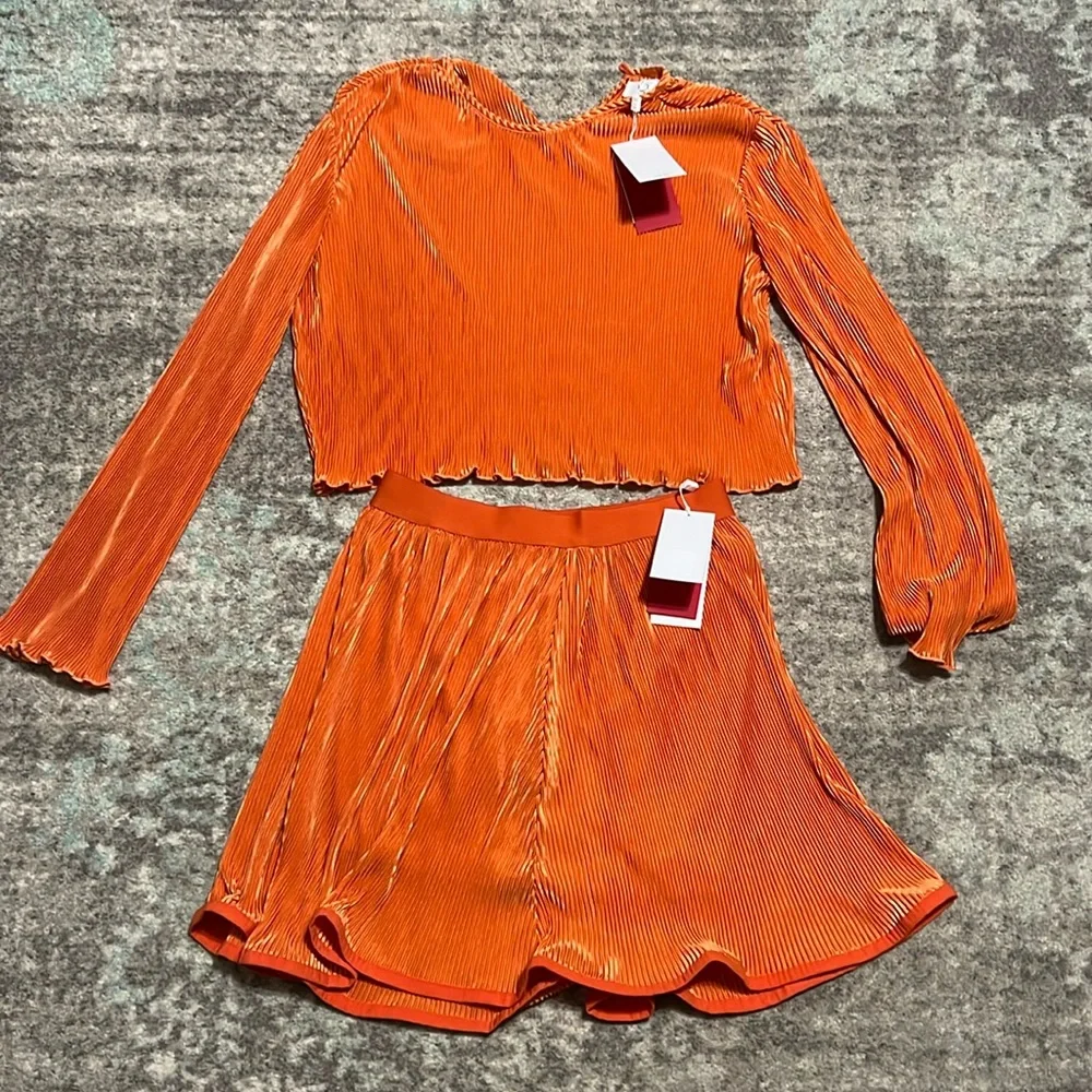 Q2 Satin Pleated Scort and Mid Drift Long Sleeve - Picture 1 of 2
